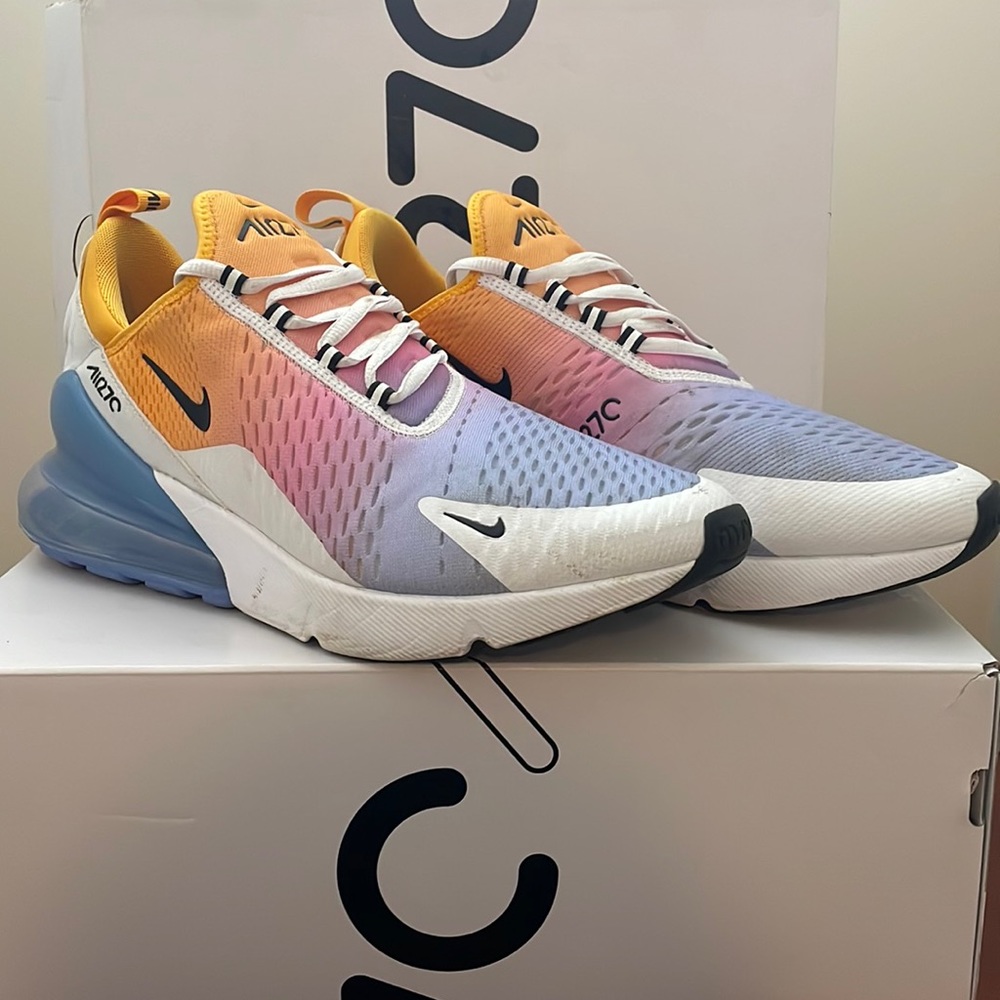 nike air 270 university gold